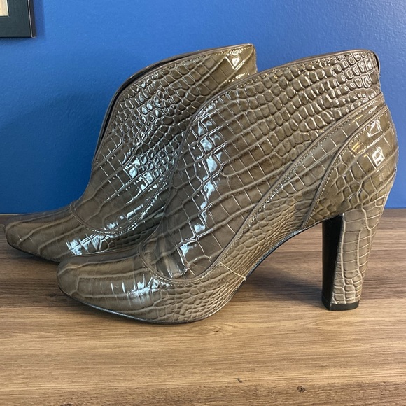 Pour la Victorie Crocodile Print Ankle Boots - Picture 3 of 8